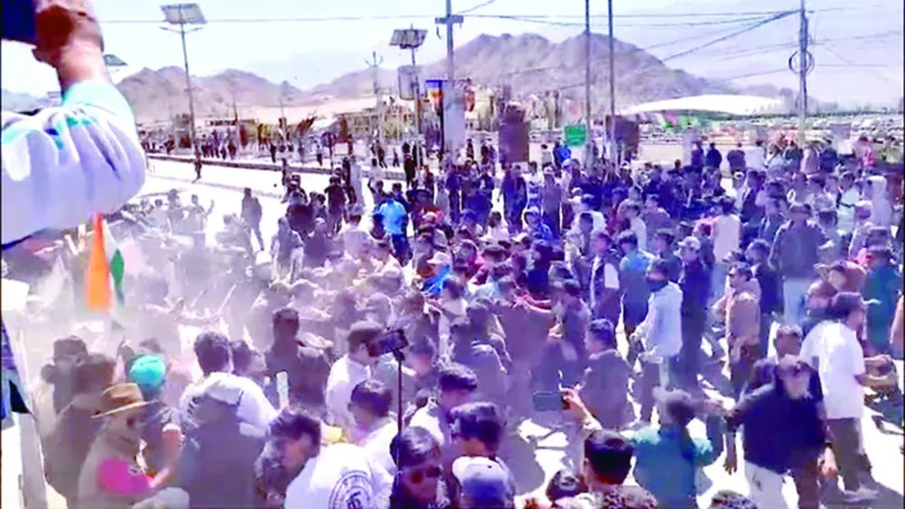 Leh violence: 4 killed in clashes between police and protesters.